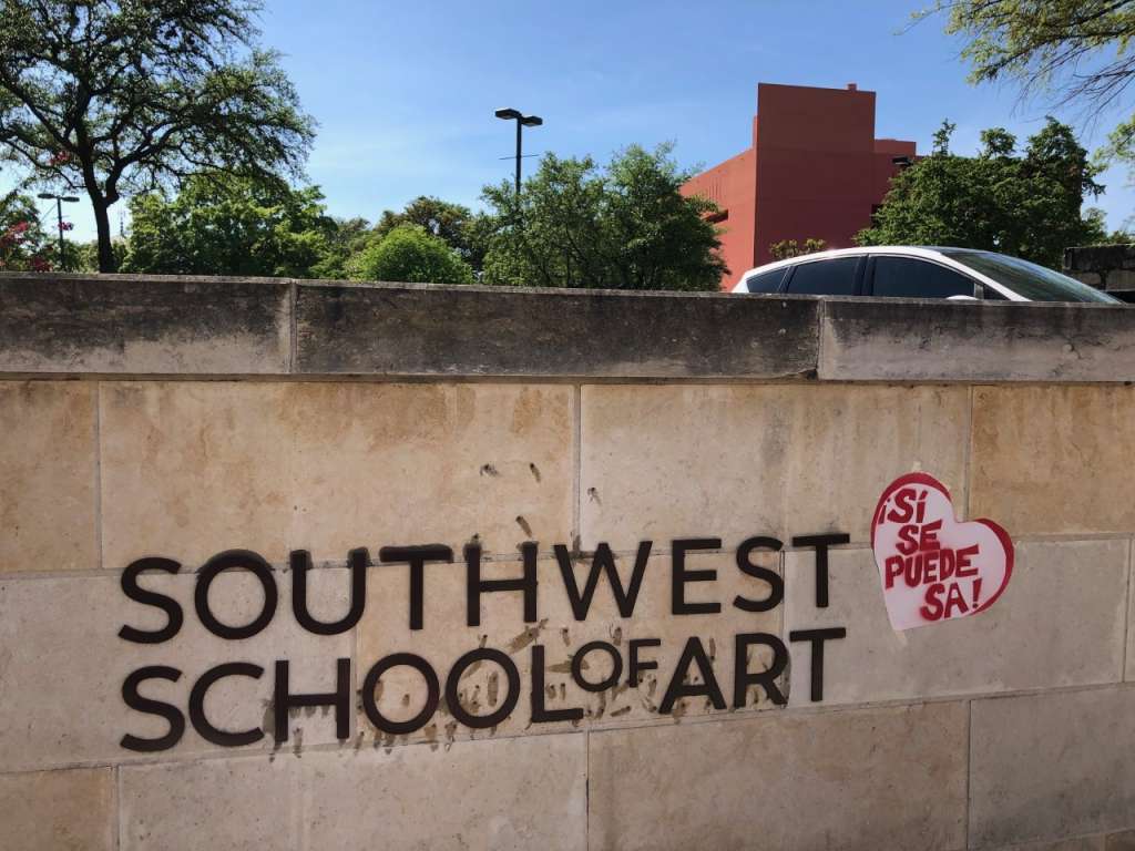 One of the 50 "Sí se puede SA" signs found around San Antonio's downtown. Photo: Andi Rodriguez
