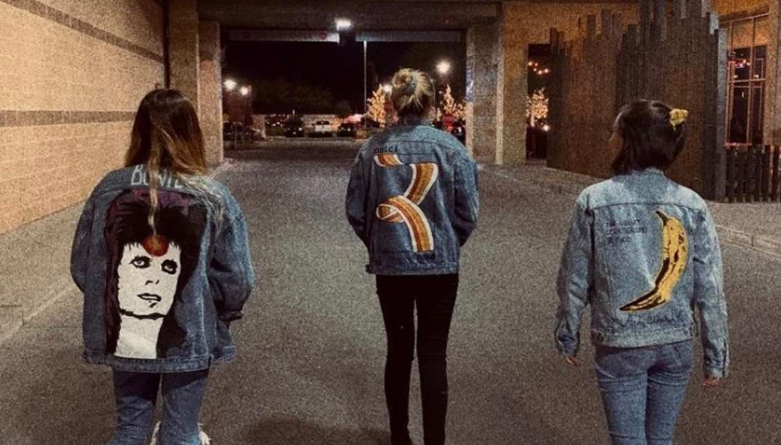 Las hermanas alquilaron recientemente un espacio para resaltar sus impresionantes piezas de moda. Foto: Whole Lota Denim.