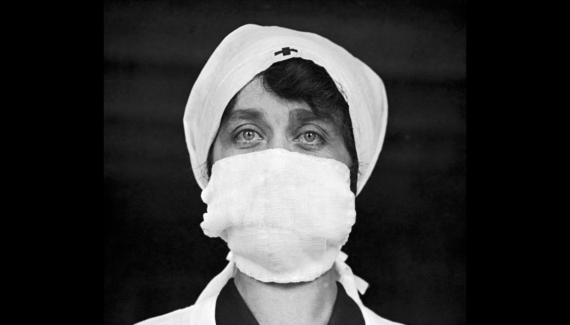 The use of a facemask by Red Cross personnel in the United States helps decrease the spread of the disease, circa 1918. (Photo by Paul Thompson/FPG/Hulton Archive/Getty Images)