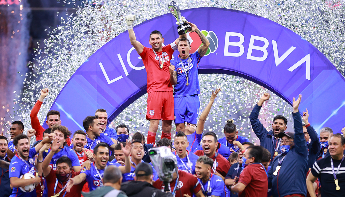 Cruz Azul lifted their ninth league title on Sunday and it is the first time they have done so in nearly 24 years. Photo: Getty Images. 
