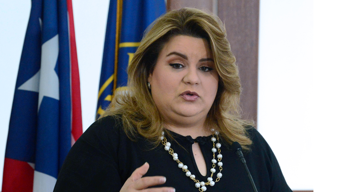 Jenniffer González omits her support of Trump in her latest push for reelection in Puerto Rico. Photo: Univision
