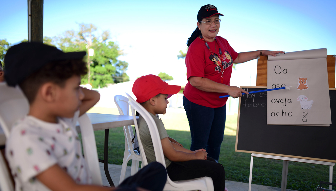 Some parents do not agree with Elba Aponte Santos's decision to reopen schools. Photo: LA Times.