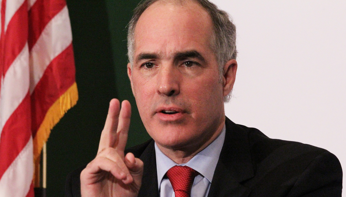 Sen. Bob Casey spoke an event about comprehensive immigration reform hosted by the New Sanctuary Movement of Philadelphia. Photo: AL DÍA News.
