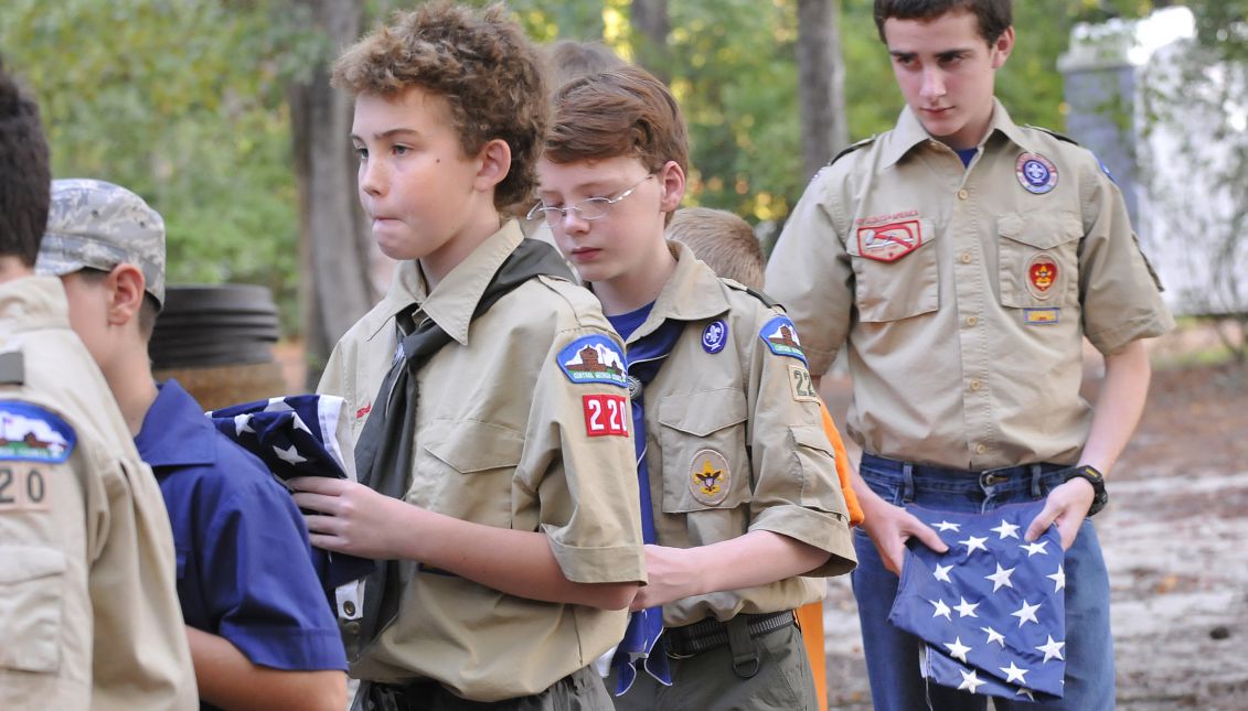 Boys Scouts picking up the American flag after the 9/11 attacks. Photo: U. S. Air Force photo/Sue Sapp