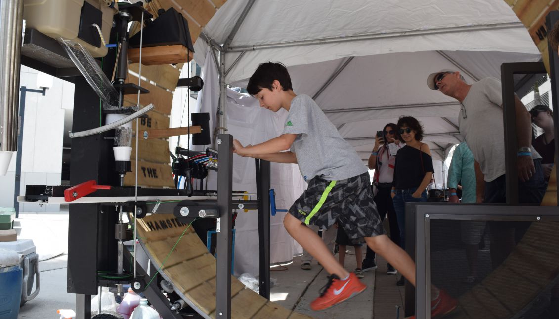 The "Maker Faire Miami," which will conclude on April 9, 2017, has transformed the Wolfson Campus of Miami Dade College (MDC), into a zone of experimentation, bringing together more than 150 exhibitors of all ages and backgrounds, from science students to adults with far-ranging imaginations. EFE/Jorge Ignacio Perez