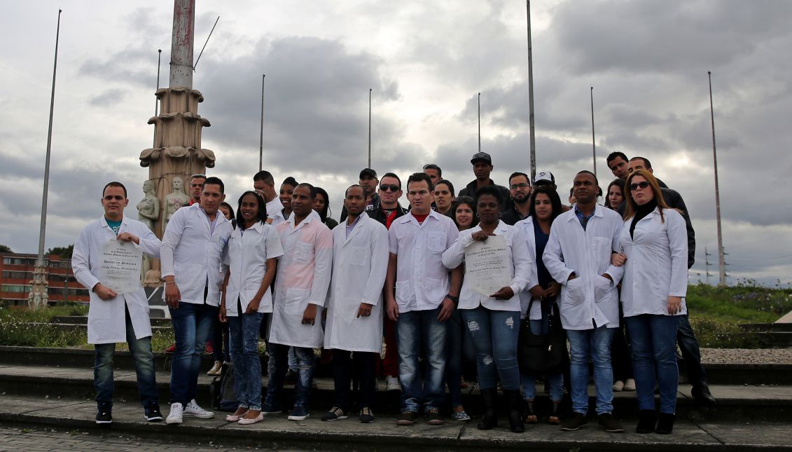 A group of Cuban doctors, in Bogota, Colombia on Apr. 16, 2017. EFE/LEONARDO MUÑOZ