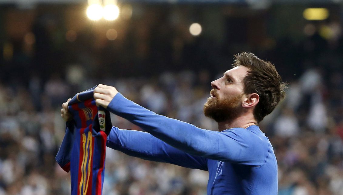 FC Barcelona's Argentinian striker Lionel Messi jubilates the 3-2-victory against Real Madrid during the Liga Primera Division 33rd round match between Real Madrid and FC Barcelona at the Santiago Bernabeu stadium in Madrid, Spain, 23 April 2017. EPA/Juan Carlos Hidalgo
