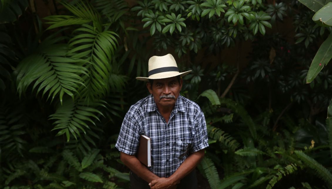 Guatemalan indigenous leader Rodrigo Tot poses during an interview with EFE in Guatemala City, Guatemala, Apr. 24, 2017. EFE/Esteban Biba
