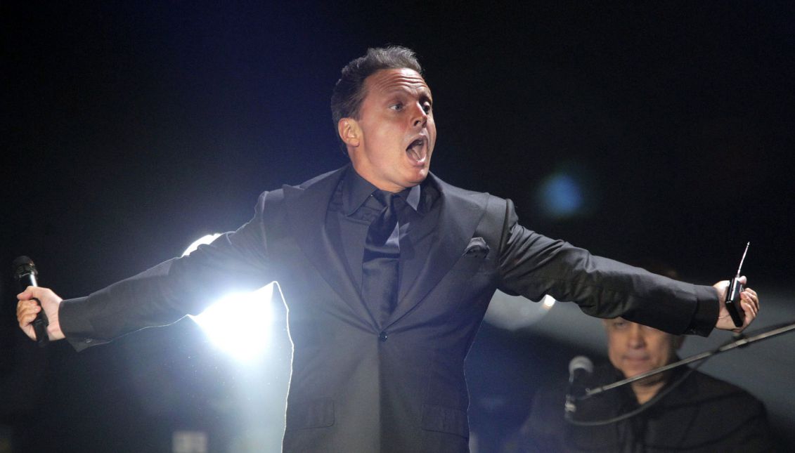  Mexican singer Luis Miguel performs onstage during a concert in Santiago de Compostela, Spain, 27 April 2012. EPA/LAVANDEIRA JR.
