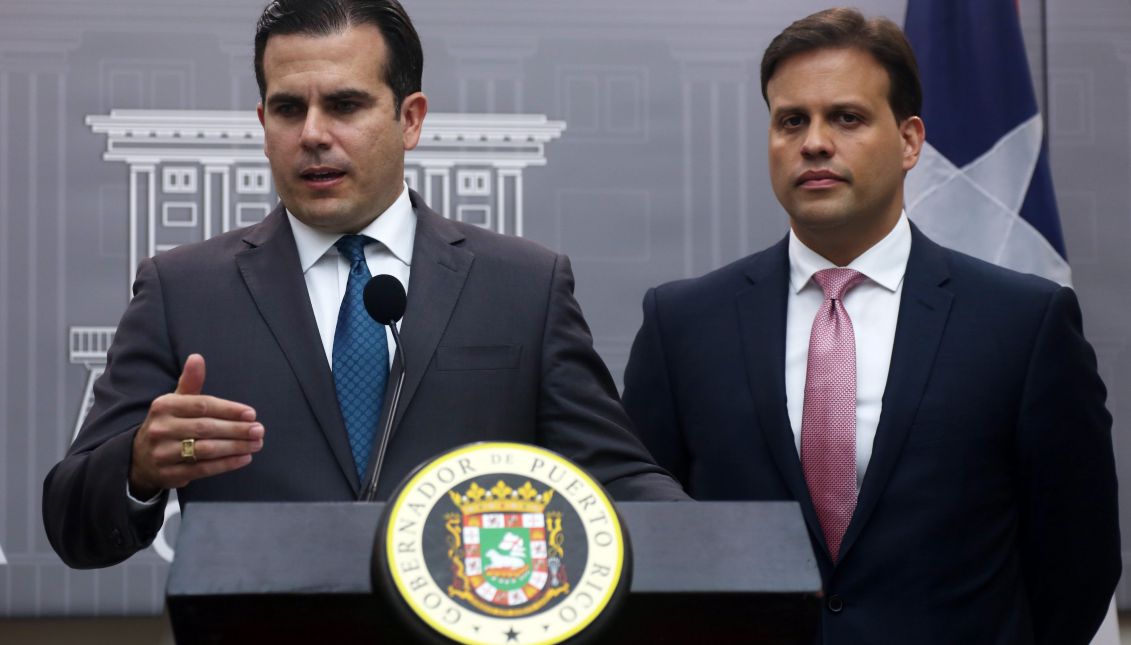 Puerto Rico Gov. Ricardo Rossello Nevares (L), next to representative to the Fiscal Oversight Boar (JSF), Elias Sanchez (R), during a press conference at La Fortaleza Governor residence, in San Juan, Puerto Rico, May 3, 2017. EFE/Thais LLorca
