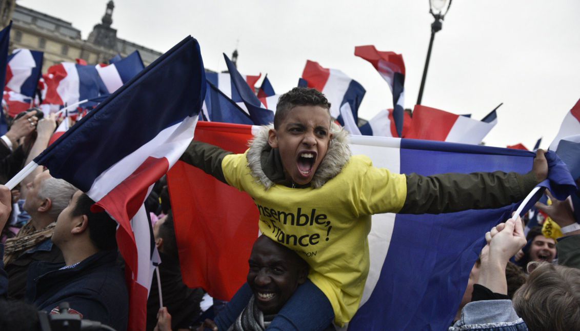 Supporters of centrist French presidential candidate Emmanuel Macron - who won the presidential runoff on May 7, 2017 - celebrate his victory. EFE/EPA/JULIEN DE ROSA