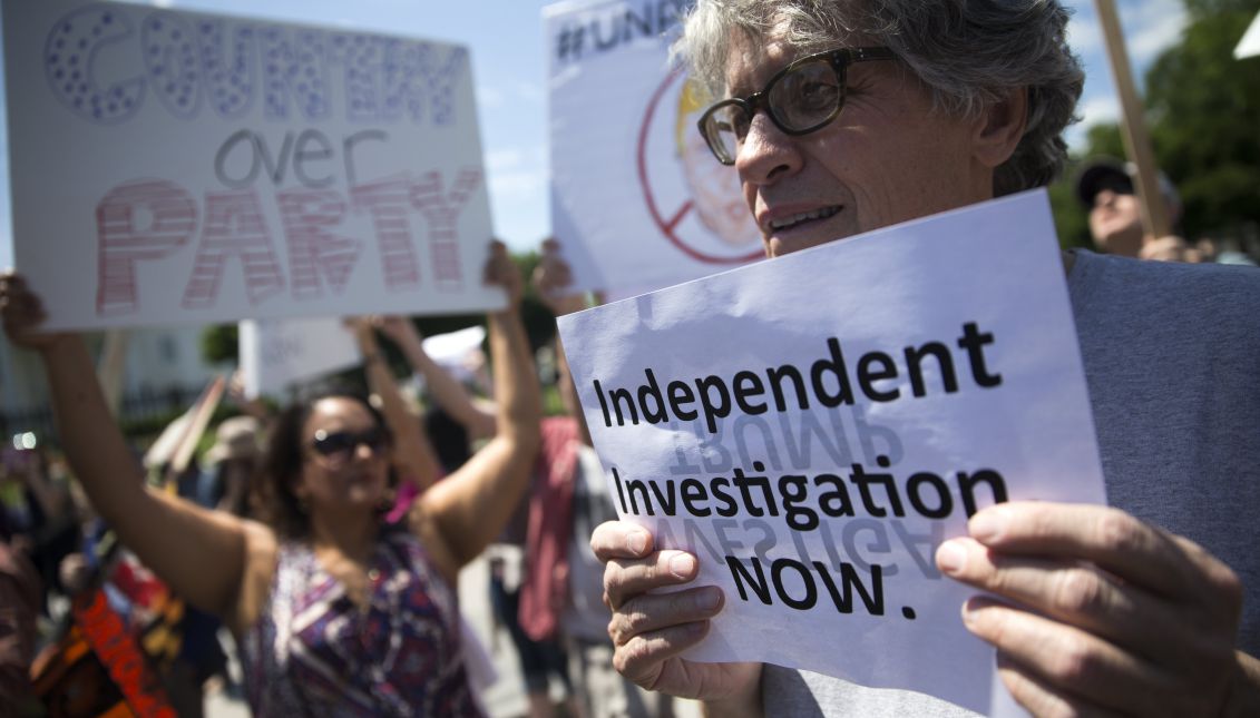 Protesters rally in opposition to President Donald J. Trump's firing of FBI Director James Comey at the White House in Washington, DC, USA, 10 May 2017. EPA/SHAWN THEW
