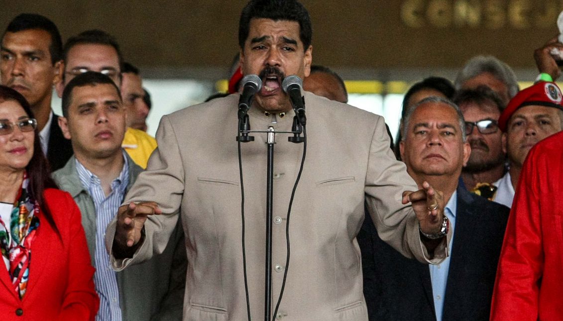 Venezuela's President Nicolas Maduro (C) speaks in Caracas, Venezuela, May 3, 2017. EFE/CRISTIAN HERNÁNDEZ