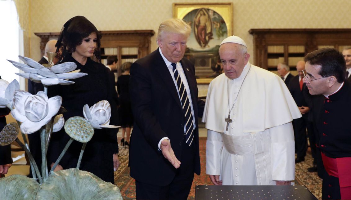 Pope Francis exchanges gifts with US President Donald J. Trump and US First Lady Melania Trump during their meeting in Vatican City, May 24, 2017. EPA/ALESSANDRA TARANTINO / POOL