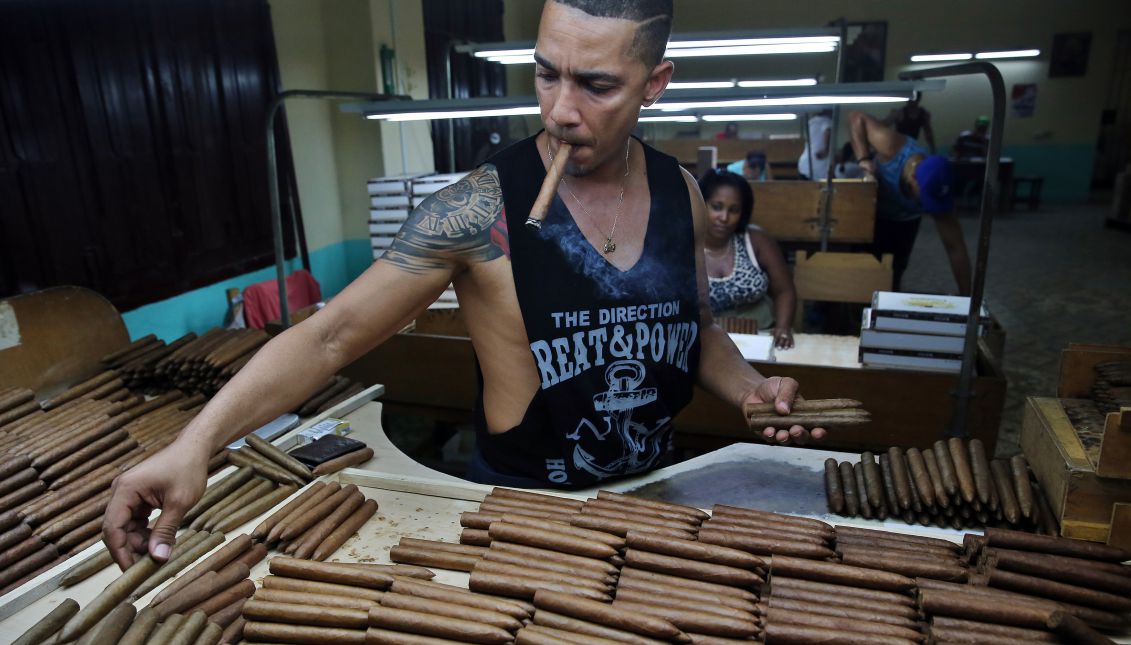 A worker at a tobacco factory in Havana, Cuba. EFE/Alejandro Ernesto
