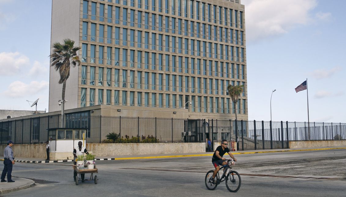  the US embassy in Havana, Cuba on Nov. 8, 2016. EFE/Ernesto Mastrascusa
