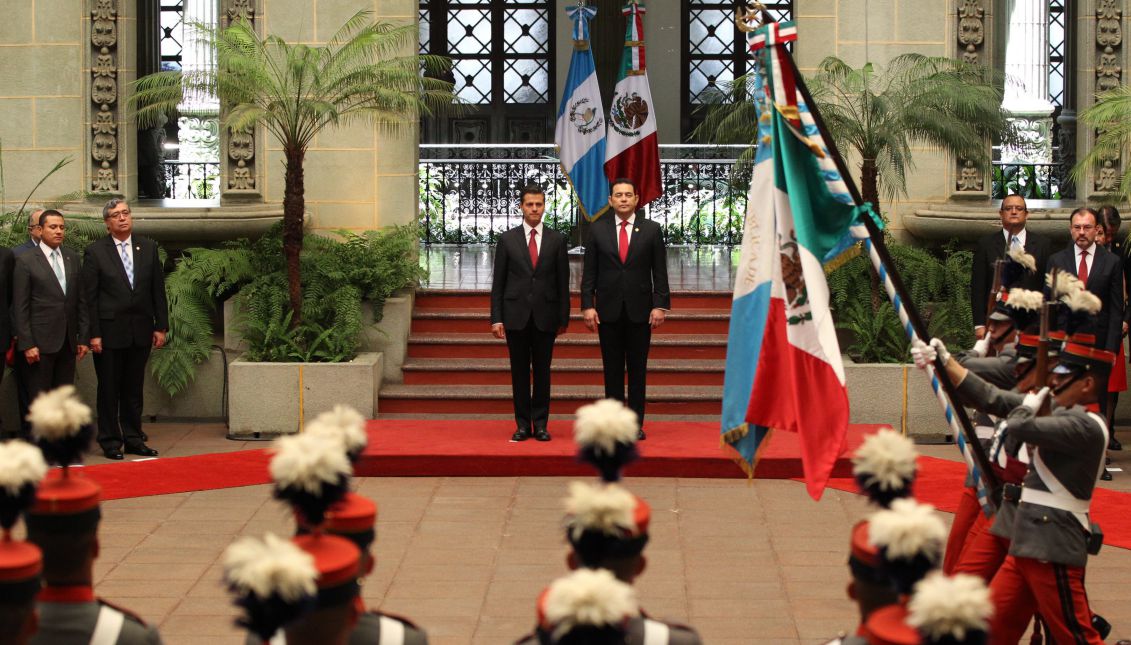 Mexican President Enrique Peña Nieto (L), and his Guatemalan counterpart Jimmy Morales (R), during a ceremony at the National Palace of Culture, in Guatemala City, Guatemala on Jun. 6, 2017. EFE/Esteban Biba
