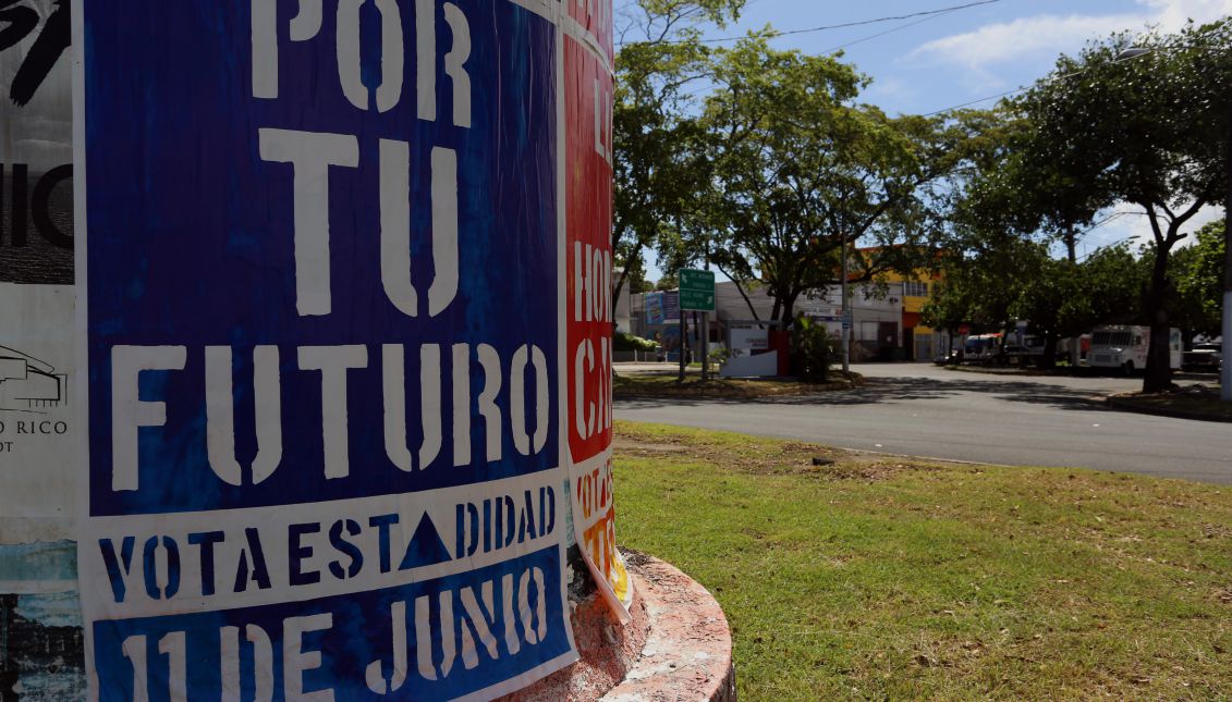 A view of the exterior of a polling place on June 11, 2017, in San Juan, Puerto Rico, where residents are voting in a non-binding referendum on the island's political status. EFE/Thais Llorca
