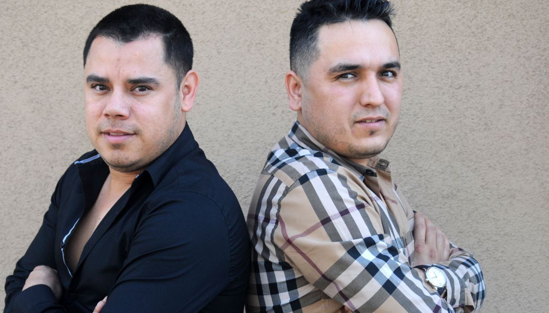 Gabriel (L) and Martiniano Berrelleza (R), members of Los Cuates de Sinaloa, during an interview with EFE in Phoenix, Arizona, United States on June 9, 2017. EFE/Beatriz Limon
