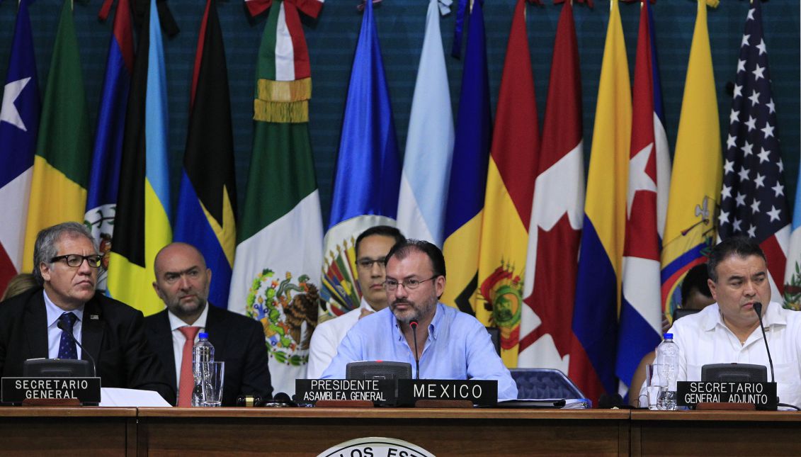 The General Secretary of OAS Luis Almagro (L) and President of the General Assembly and and Foreign Affairs Secretary of Mexico Luis Videgaray (C) and the Deputy Secretary General of the OAS Nestor Mendez, attend the first plenary of the 47th General Organization of American States (OAS) Assembly in Cancun, Quintana Roo, Mexico, 20 June 2017. EPA/Mario Guzman
