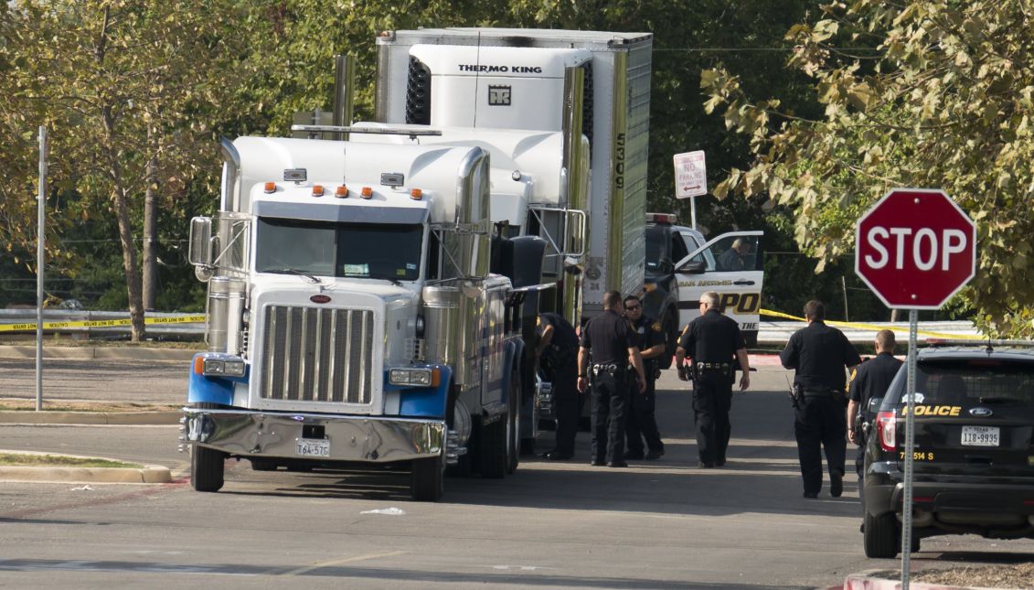 Photo taken on July 23, 2017, of the tractor-trailer without air conditioning found in San Antonio, Texas, to contain 38 suspected undocumented immigrants, of whom the 10th died on Monday, July 24, in a San Antonio Hospital. EFE/Darren Abat
