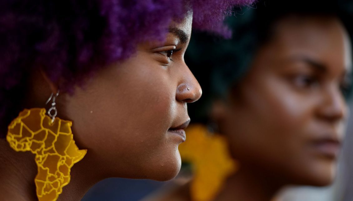 File photo of two Afro-Latina models, an ethnic profile whose identity is given new visibility by two Afro-Latina bloggers, Ada Rojas and Rocio Mora, with their coast-to-coast tour "Rizos on the Roaz." EFE