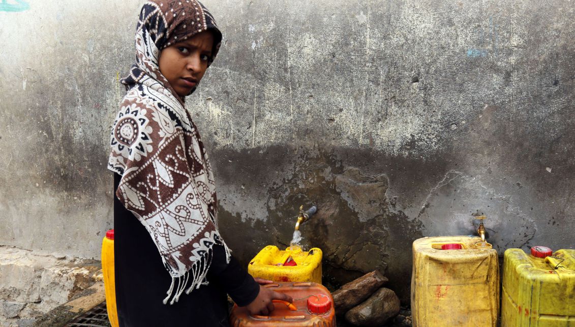 A Yemeni girl fills jerrycans with drinking water from a donated water pipe in Sana'a, Yemen, 02 July 2017. EPA-EFE FILE/YAHYA ARHAB
