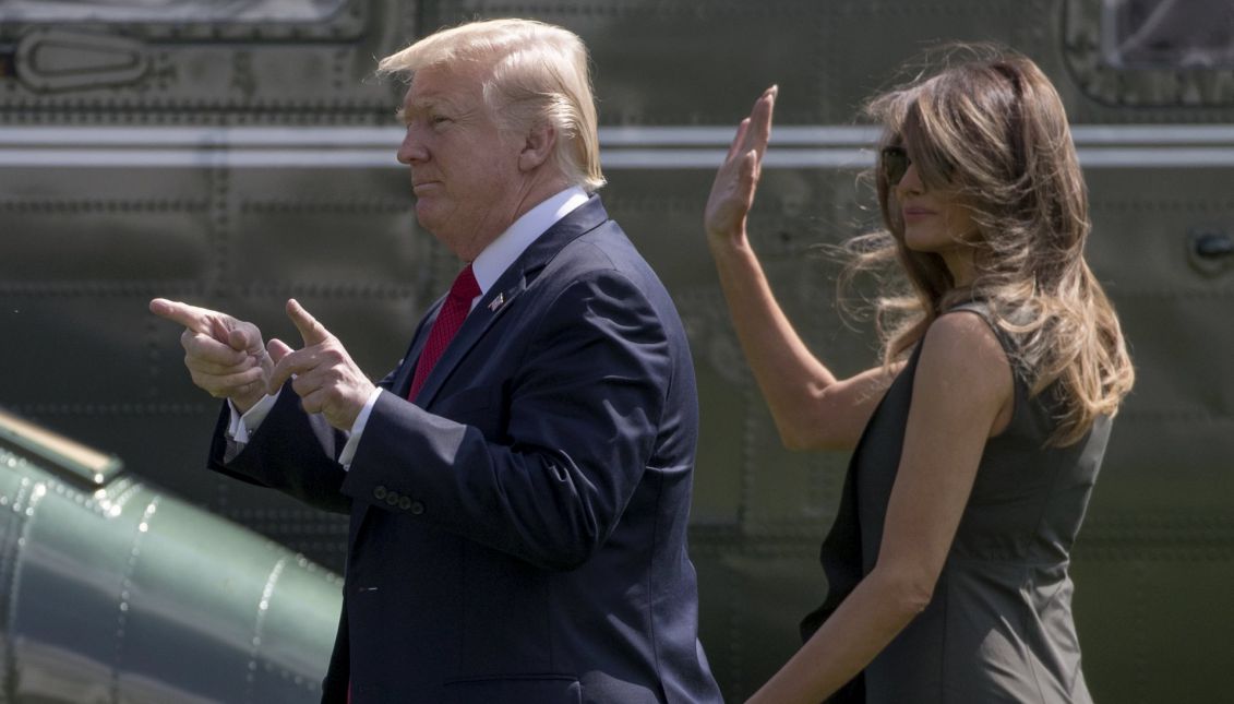 US President Donald Trump and first lady Melania Trump prepare to board Marine One on the South Lawn of the White House in Washington on Friday, Sept. 8 EFE/SHAWN THEW
