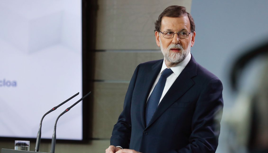 El primer ministro español, Mariano Rajoy, se dirige a la prensa para hablar del conflicto catalán, el día11 de octubre, 2017. Foto: EPA-EFE/Ángel Díaz