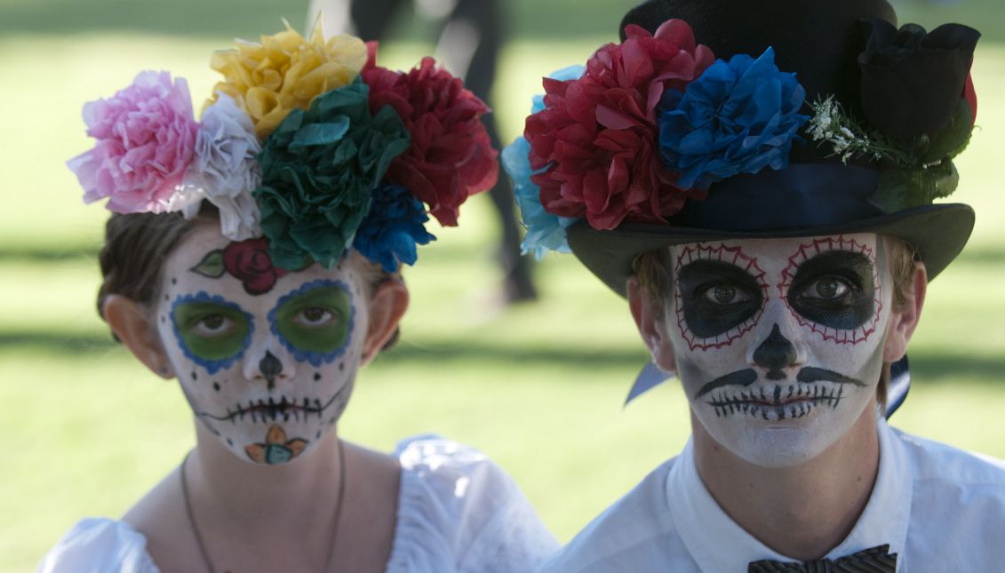 Children participate in the Little Angels Parade, a festival based on the traditional Day of the Dead in Tucson, Arizona. EFE/File
