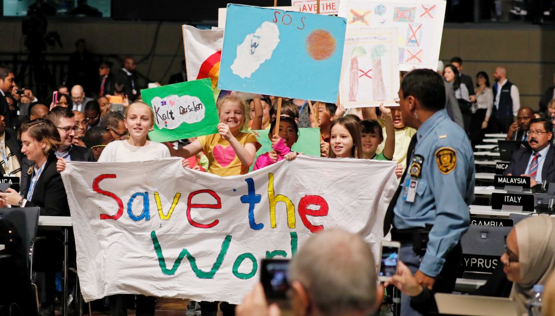 Children carry protest banners in front of the venue where the UN Climate Change Conference, COP23, is held this week in Bonn, Germany. EPA-EFE / RONALD WITTEK