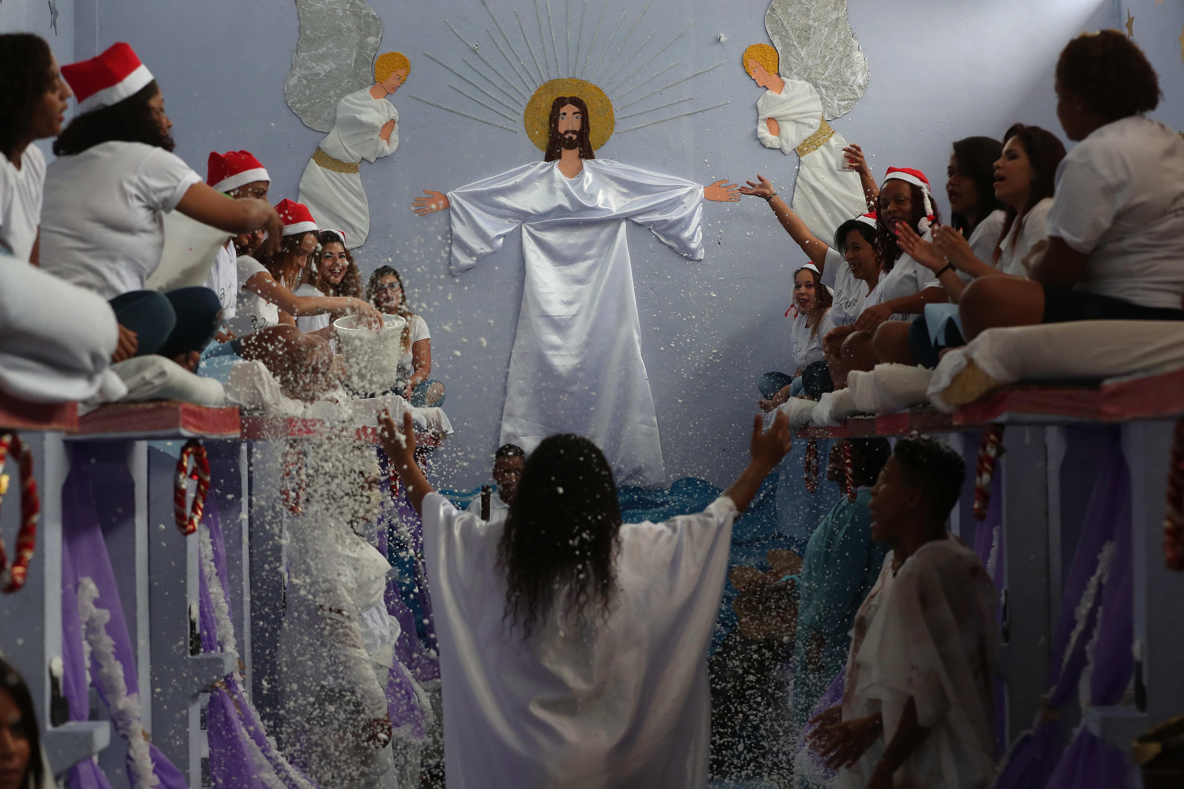 Women in Rio prison compete to decorate cells with most Christmas spirit. Inmates pose at their cell inside Nelson Hungria Prison, decorated for the Shining Cell Contest, which for the past seven years has awarded a prize to the cell with the best Yuletide decorations in the women's prison in Rio de Janeiro, Brazil on Dec. 12, 2017.