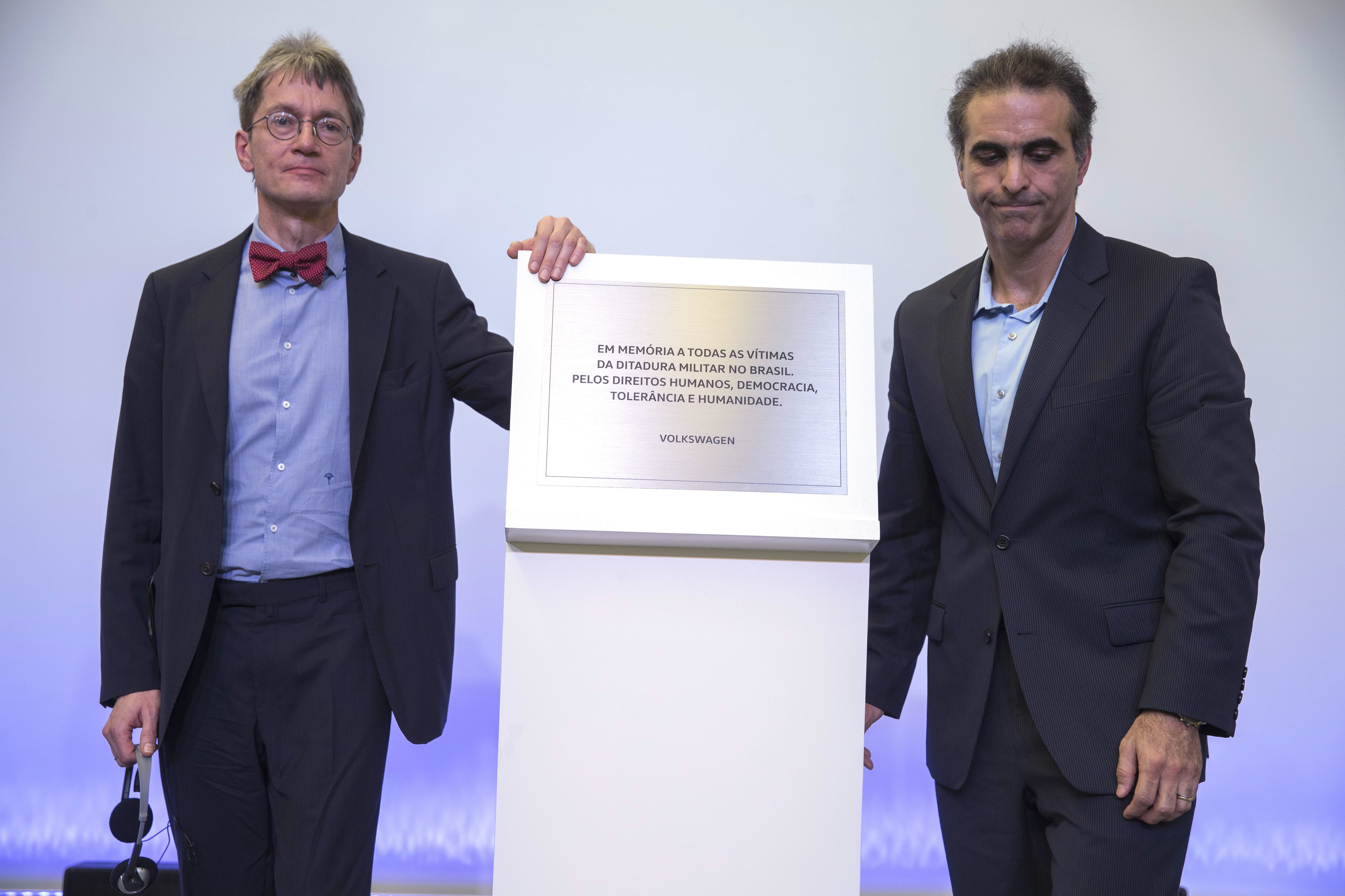 German historian of the University of Bielefeld Christopher Kopper (L) and the President of Volkswagen in Brazil Pablo Di Si (R) uncover a plaque in memory of the victims of the last Brazilian military dictatorship, during the presentation of a report on Volkswagen's role during the dictatorship, at the headquarters of the factory in the city of Sao Bernardo do Campo, Sao Paulo State, Brazil, Dec. 14, 2017.
