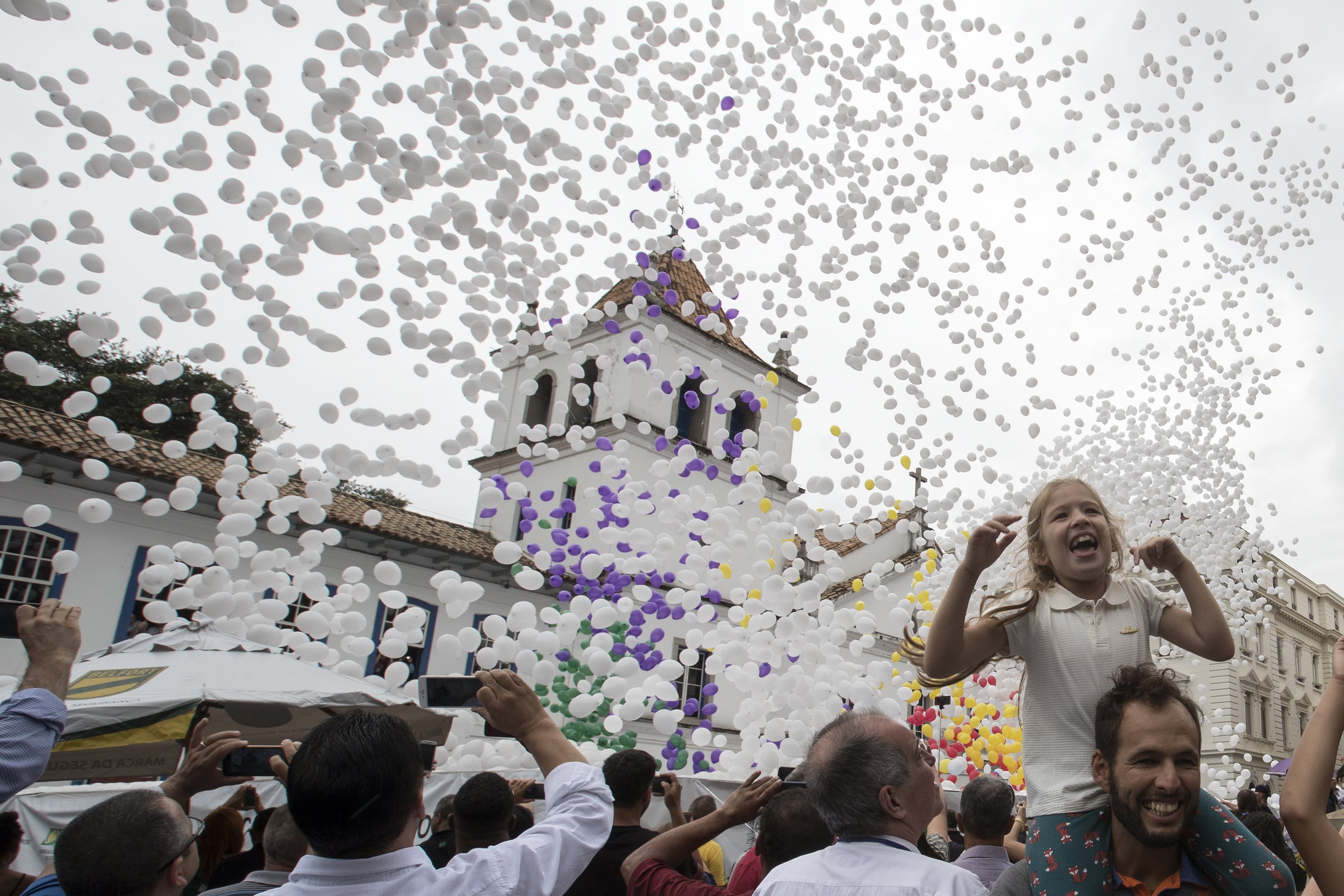 Members of the trade association of Sao Paulo launches 50,000 balloons in a traditional ceremony to greet the new year and dismiss 2017, in Sao Paulo, Brazil, Dec. 29, 2017.
