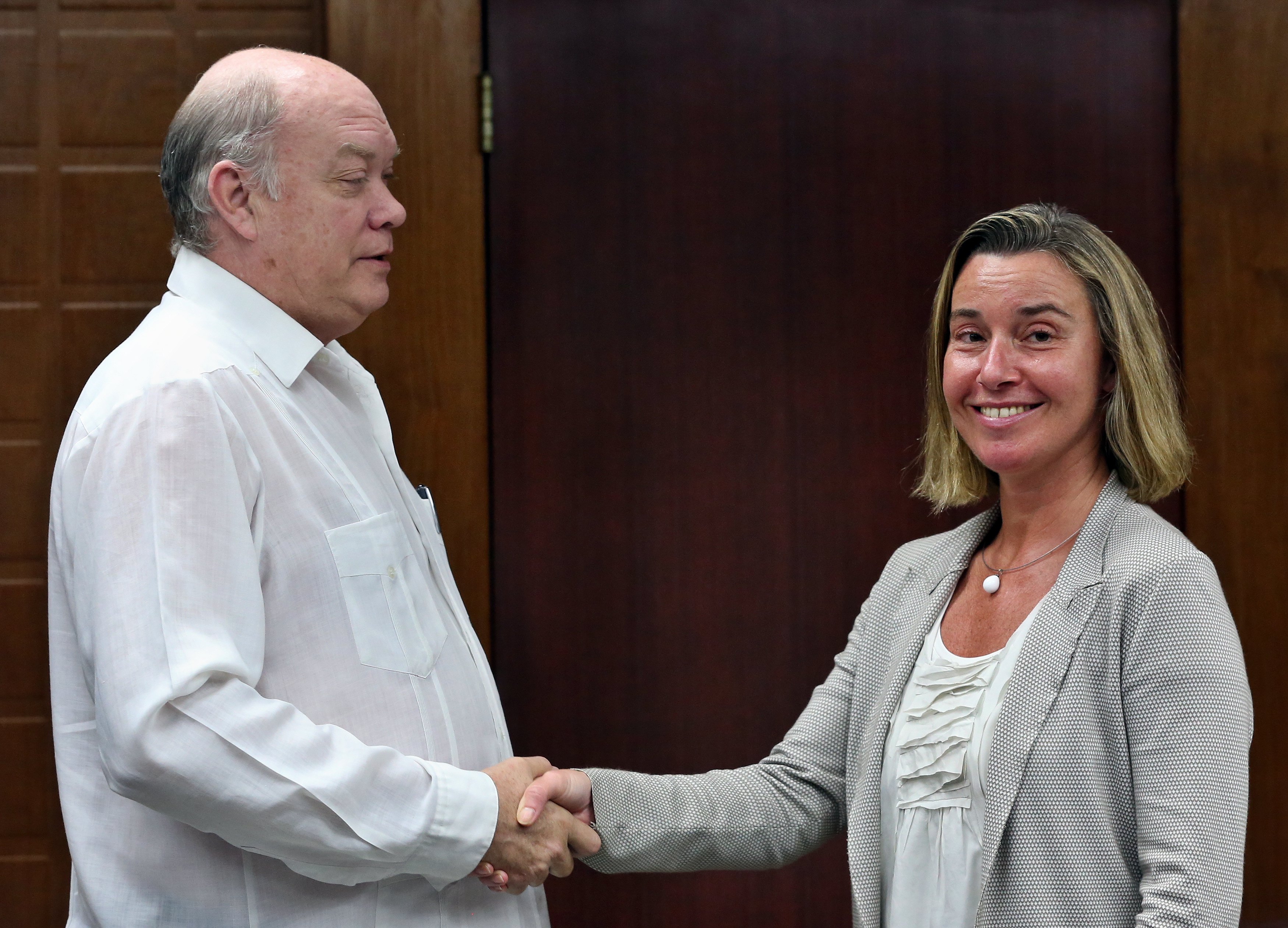 European Union High Representative for Foreign Affairs and Security Policy, Federica Mogherini (R) meets with the Cuban Minister of Foreign Trade and Investment Rodrigo Malmierca in Havana, Cuba, Jan. 3, 2018.
