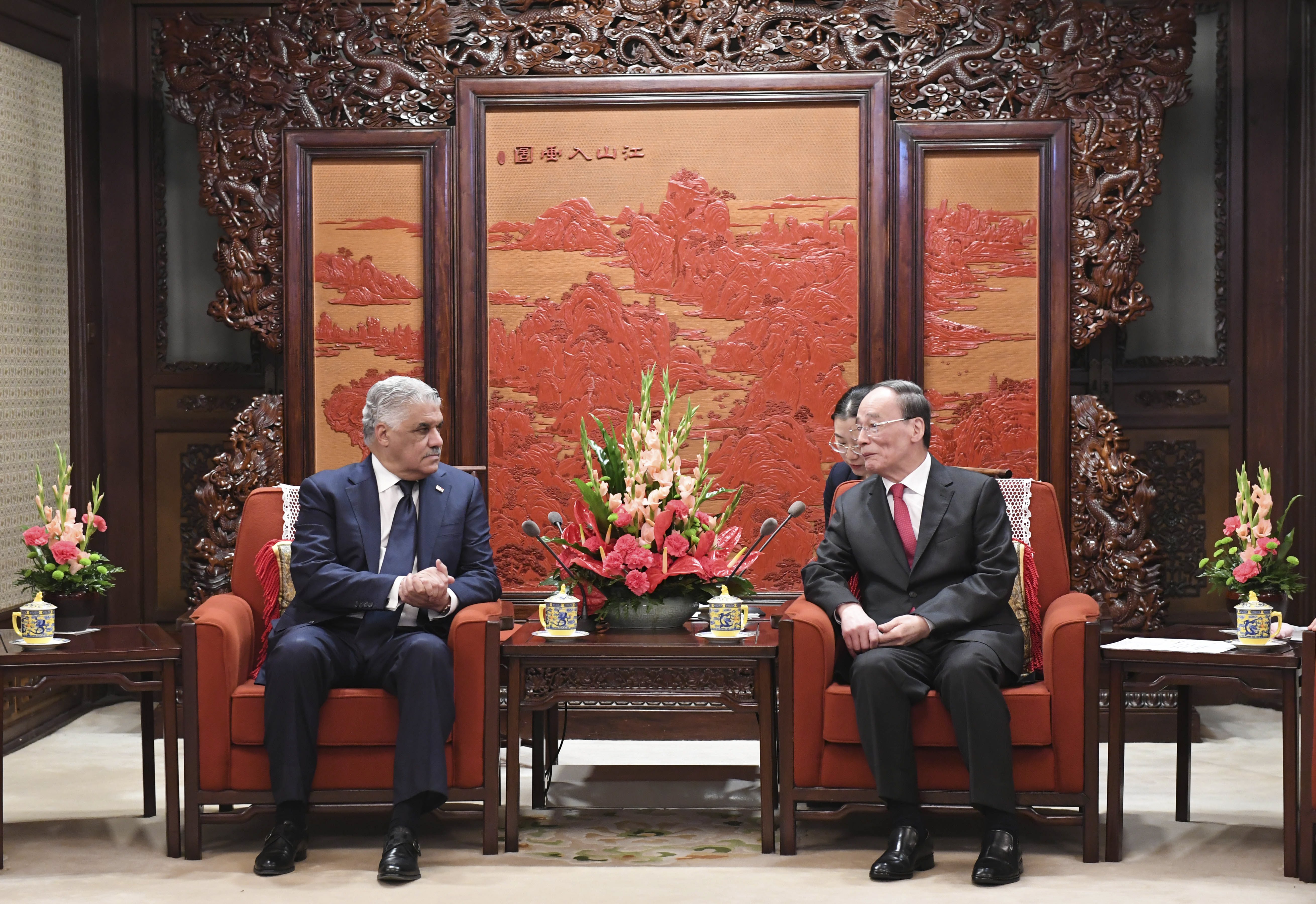 Chinese Vice President Wang Qishan (R) welcomes Dominican Republic's Chancellor Miguel Vargas (L) during a meeting at the Zhongnanhai Leadership Compound in Beijing, China, May 1, 2018. EPA-EFE/IWASAKI MINORU / POOL
