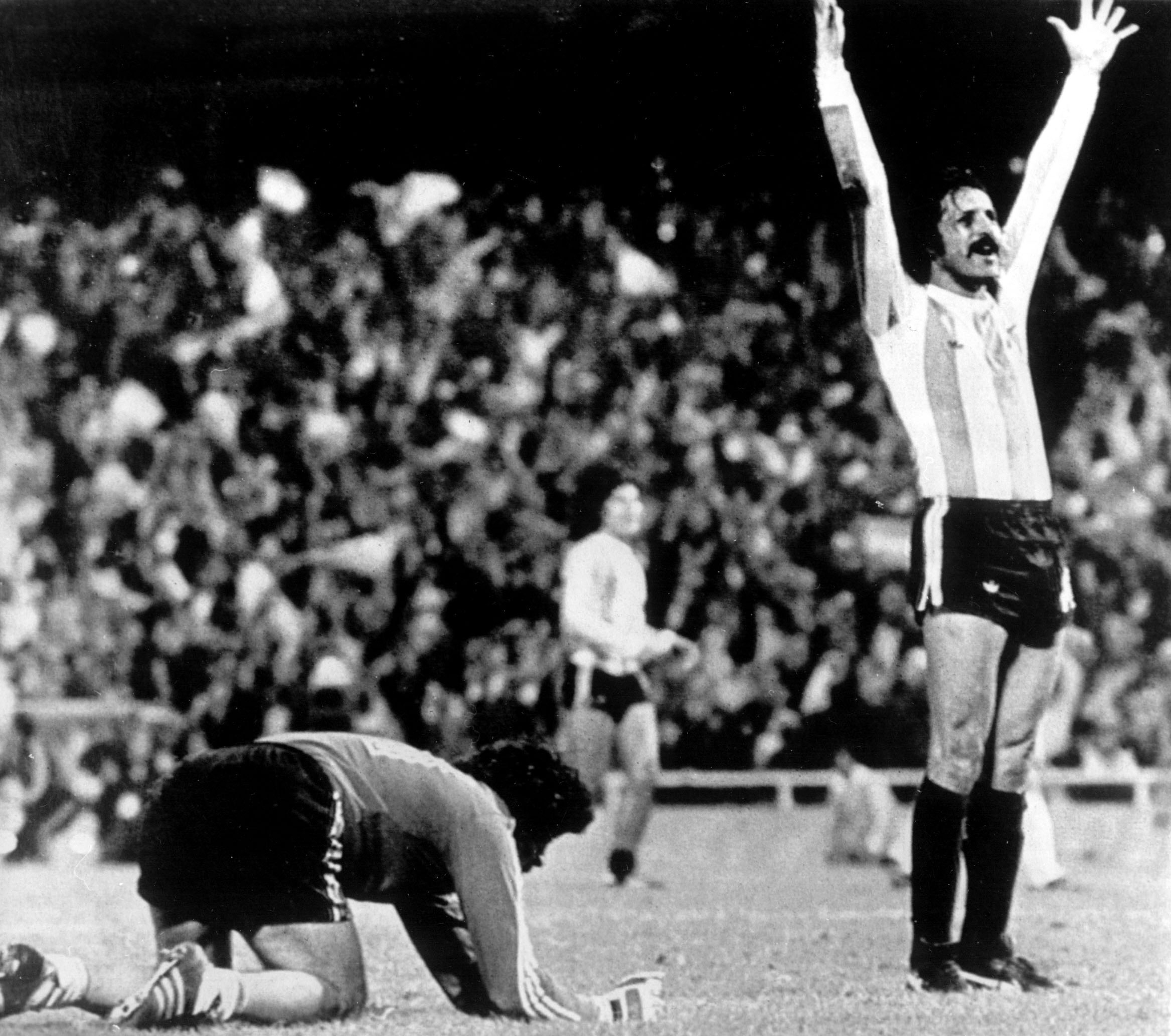 Argentina's Leopoldo Luque (R) celebrates after scoring the 6-0 lead against Peru's goalkeeper Ramon Quiroga (L-down) during an Argentina '78 World Cup second-round match at Gigante de Arroyito stadium in Rosario, Argentina, June 21, 1978. EPA-EFE FILE/RA
