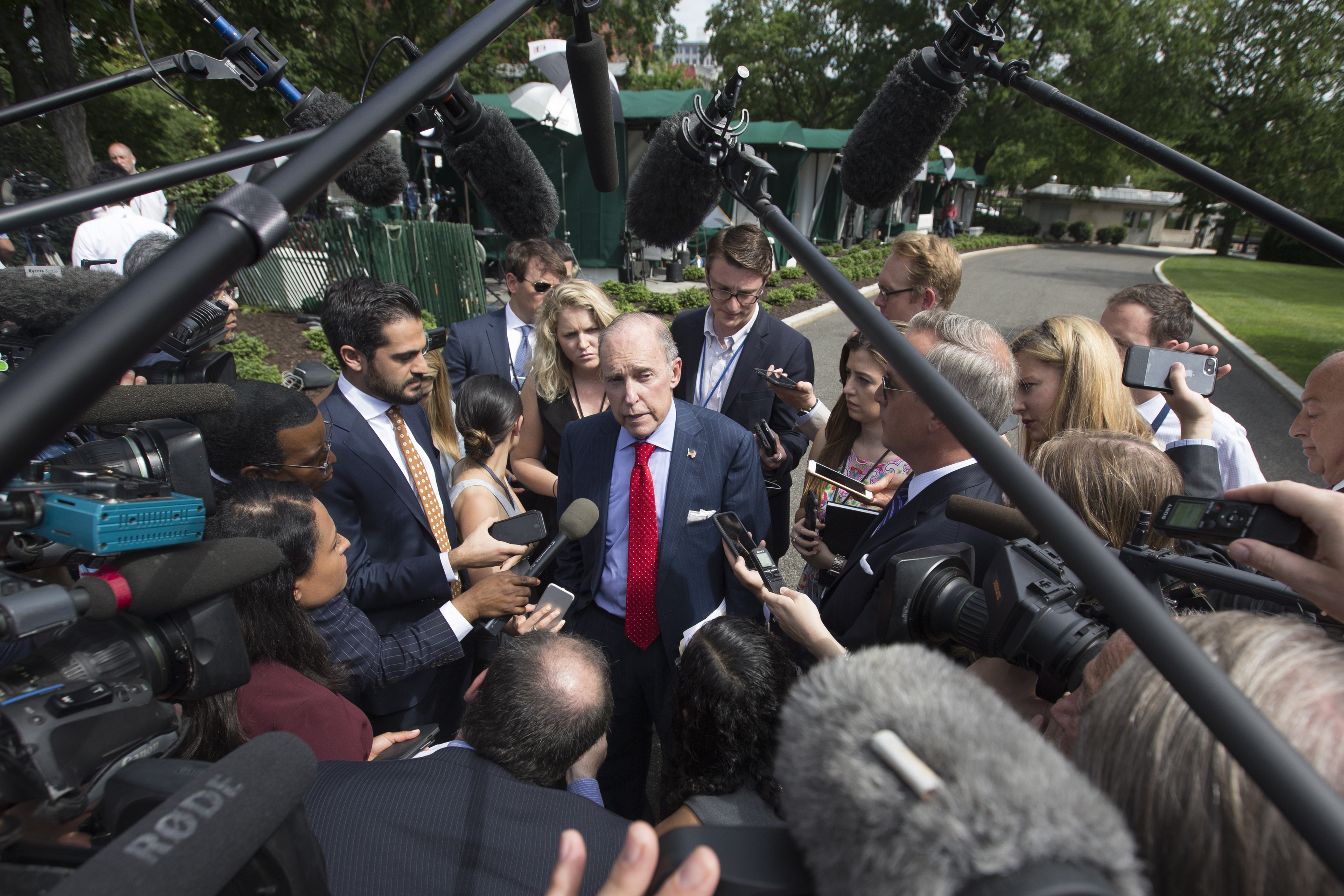 National Economic Council Director Larry Kudlow (C) speaks to members of the news media on new US job figures and steel tariffs against Canada, Europe and Mexico, outside the White House in Washington, DC, USA, June 1, 2018. EPA-EFE/MICHAEL REYNOLDS
