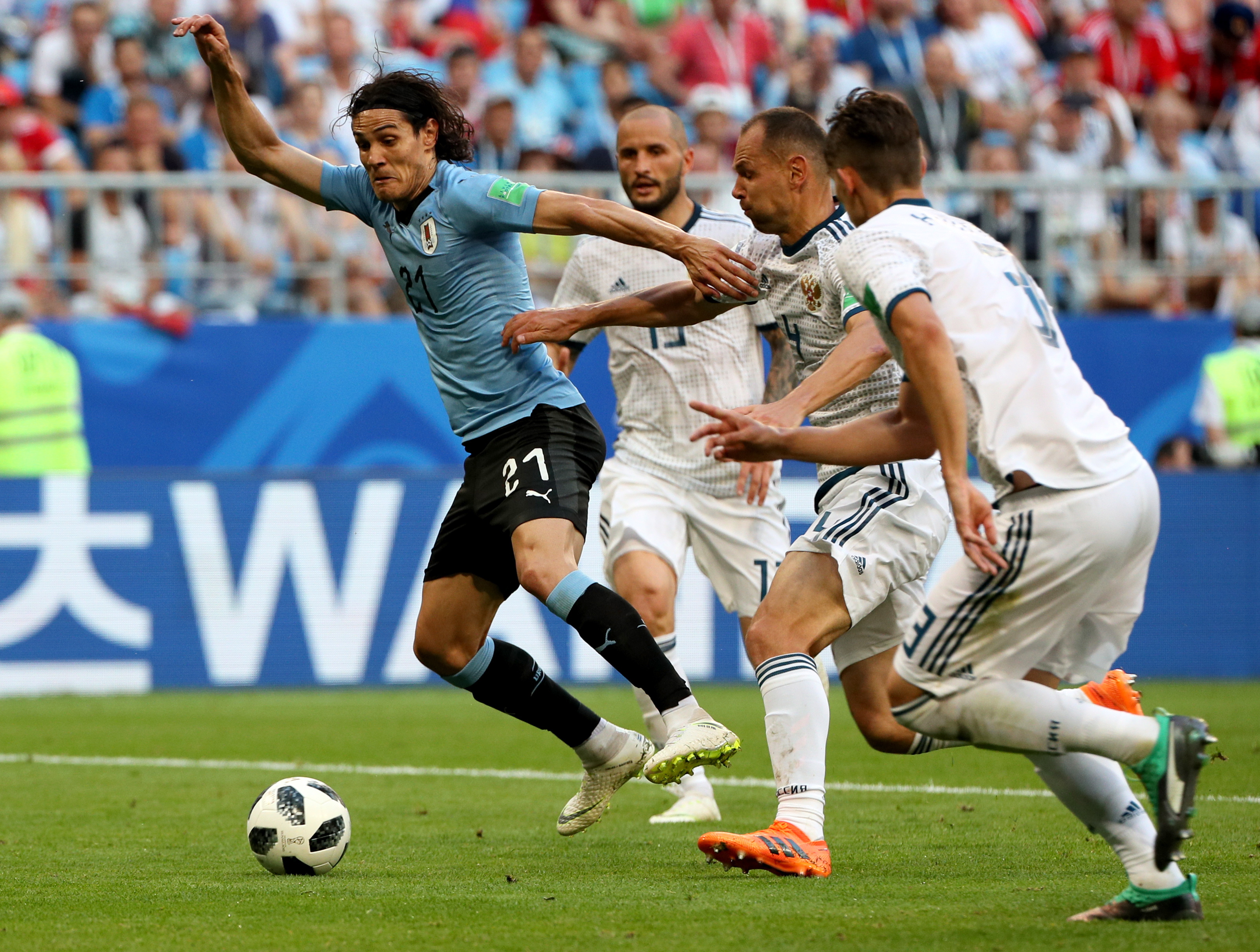 Uruguay's Edinson Cavani in action during the FIFA World Cup 2018 Group A preliminary-round match between Uruguay and Russia in Samara, Russia, on June 25, 2018. EPA-EFE/WALLACE WOON
