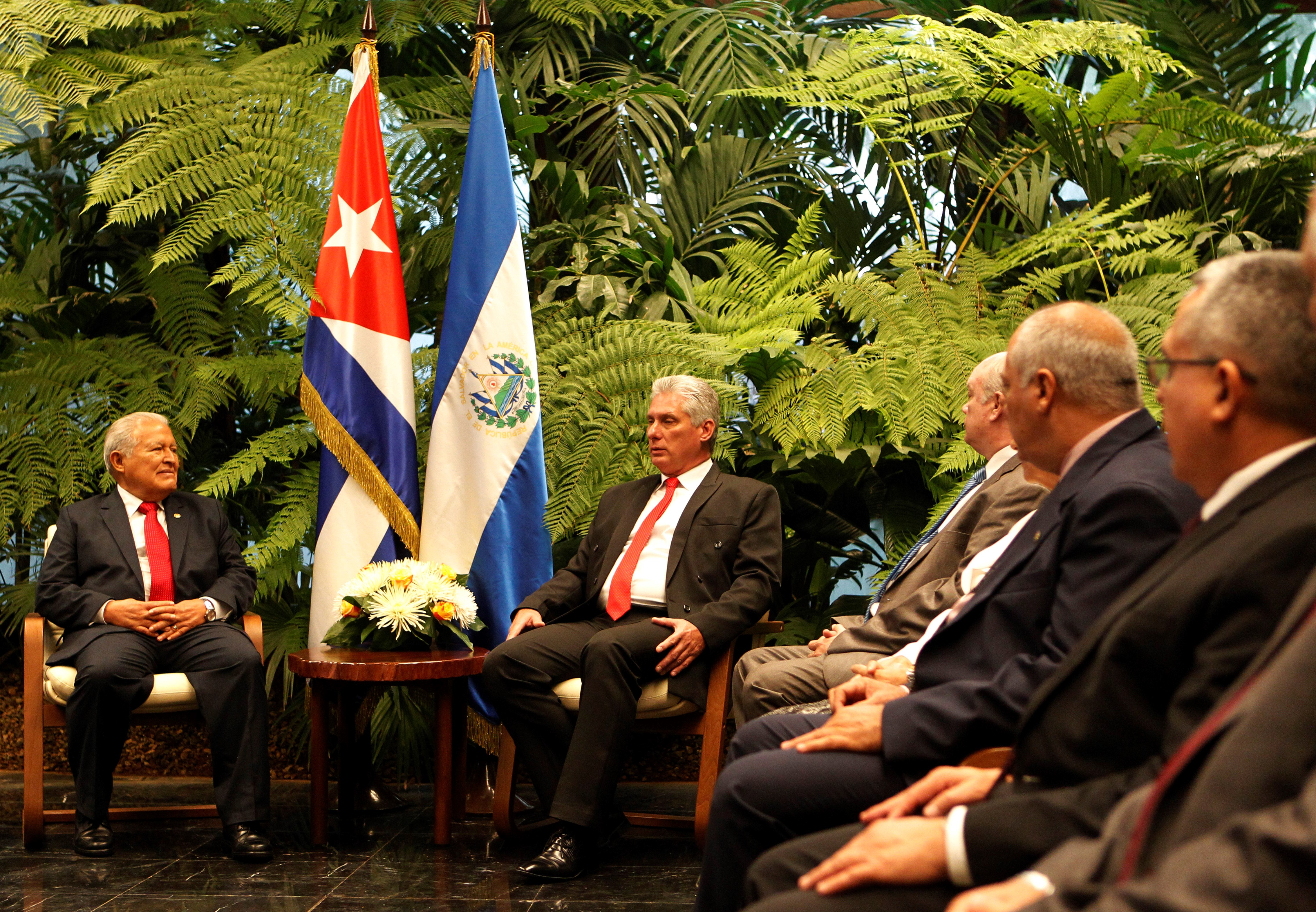 Cuban President Miguel Diaz-Canel and his Salvadoran counterpart, Salvador Sanchez Ceren, affirmed in Havana on Thursday their mutual objective of promoting the bilateral economic relationship with a new trade accord. EPA-EFE/Yander Zamora
