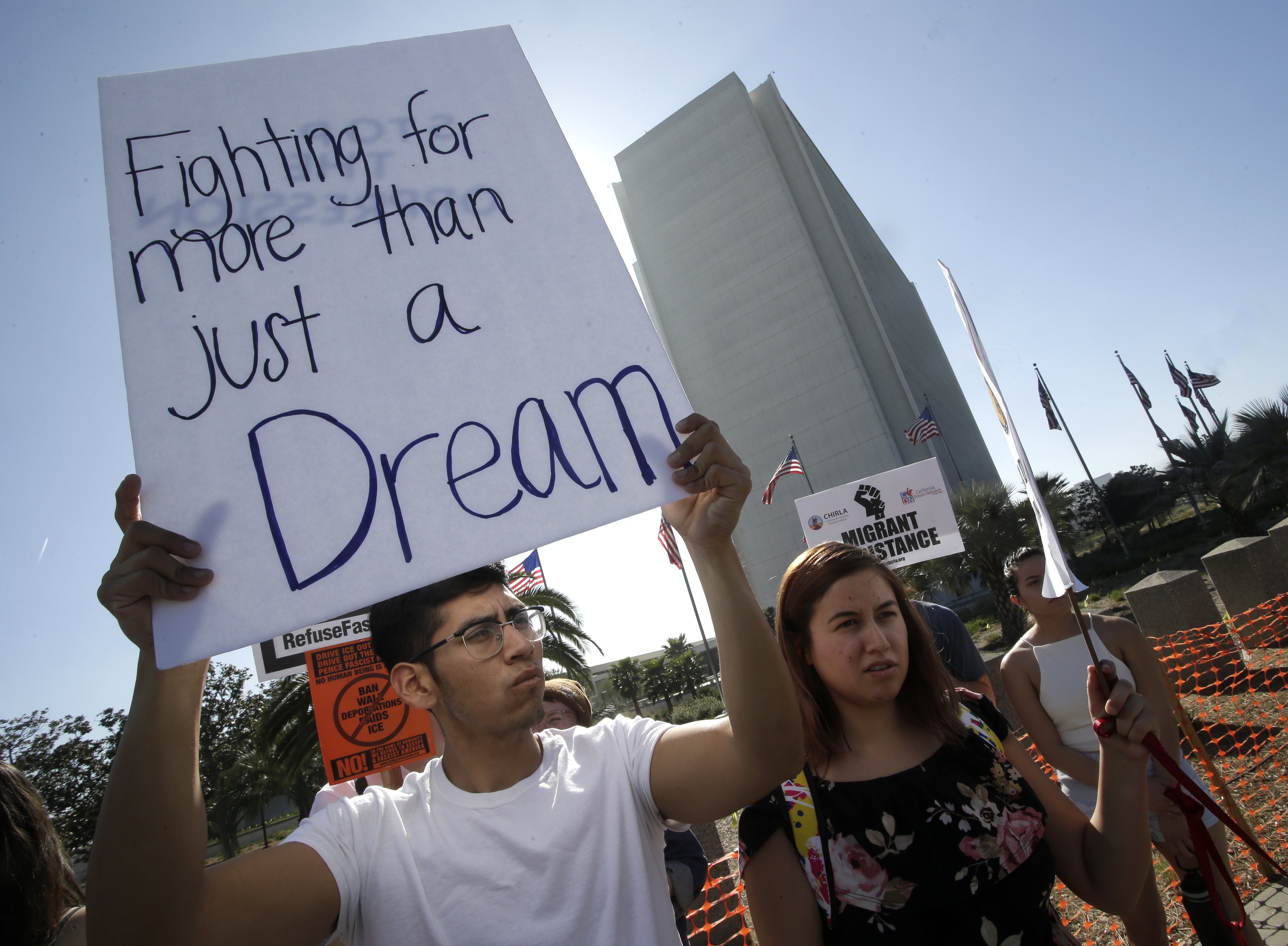  A protester holds a sign that reads 'Fighting for more than just a Dream' as he joined Dreamers and hundreds of demonstrators calling for DACA (Deferred Action for Childhood Arrivals) protection and protesting against US President Donald Trump in a national day of action outside the Federal Building in Los Angeles, California, USA, 03 February 2018. (Protestas, Estados Unidos) EFE/EPA/FILEMIKE NELSON