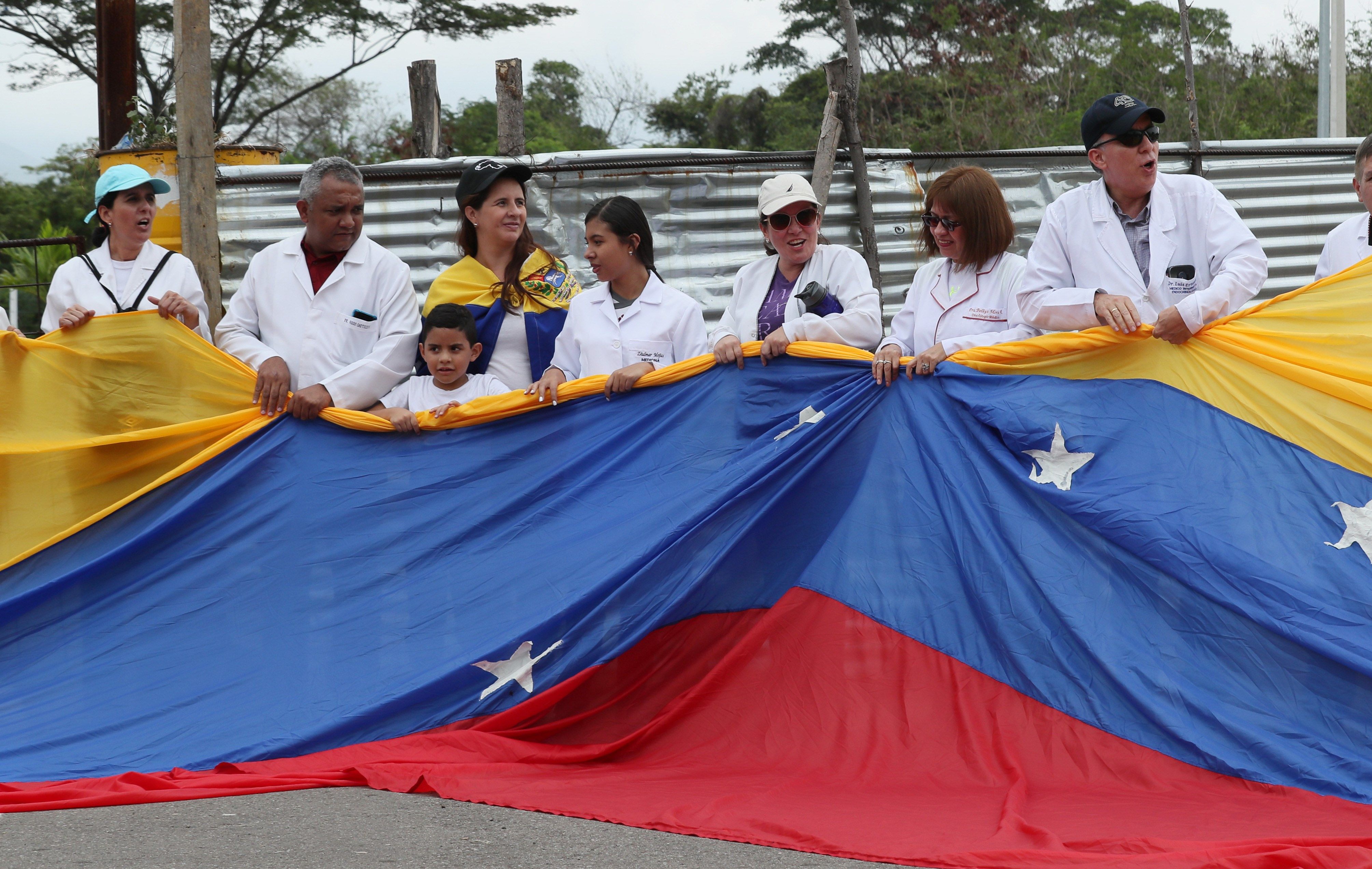 The humanitarian aid that is being stockpiled in the Colombian border city of Cucuta will begin entering Venezuela in the "coming days," the head of the opposition-controlled Parliament, Juan Guaido, said on Sunday. EFE