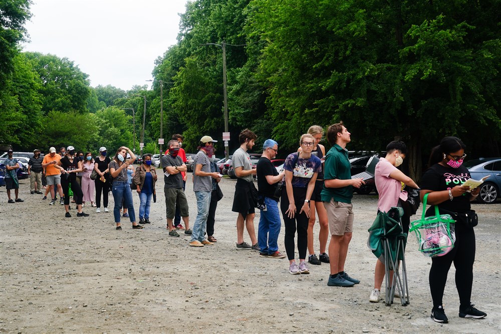 Voters wait in line on June 9, 2020 in Atlanta, Georgia. Photo: Elijah Nouvelage / Getty Images