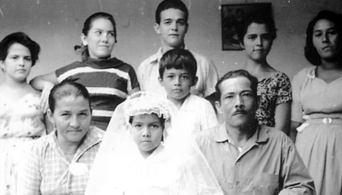 Not only through the names of places like "Guantánamo" o "Guararé", or through family names like "Guaracao" or "Cabarique", the presence of indigenous cultures from the Americas is visible today. Above, the Guaracao Family, from Galán, Santander, Colombia, descendants from the Guane nation that existed in northeastern Colombia. (Photo AL DIA).