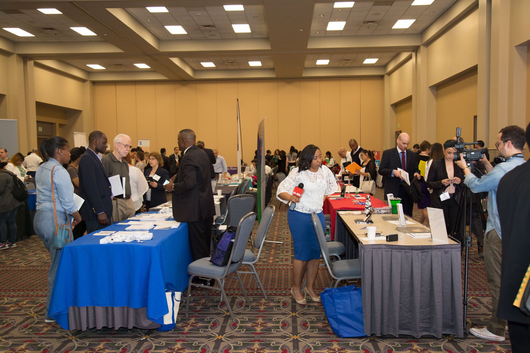 AL DÍA News welcomed job seekers and recruiters from throughout the Philadelphia region. Samantha Laub / AL DÍA News