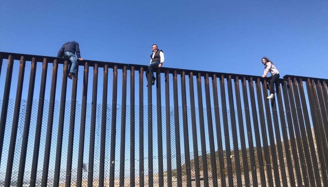 The border fence in the city of Tijuana (Mexico). President Donald Trump intends to prolong the wall with the purpose of stopping illegal migration. EFE / ARCHIVE BRAULIO GUERRA 
