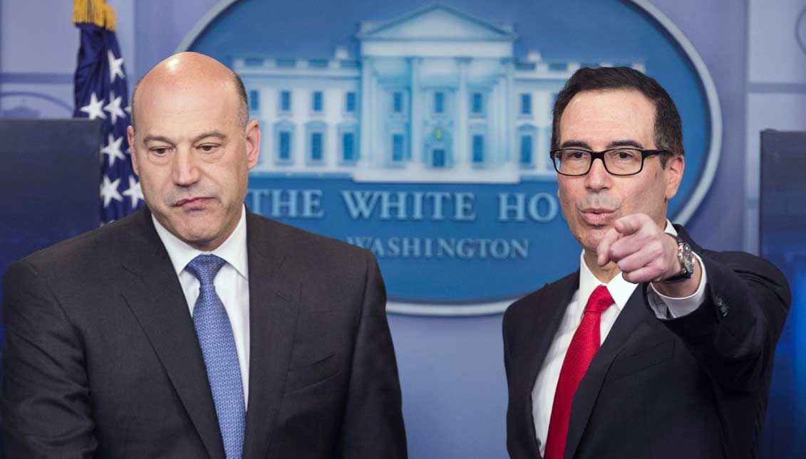 Treasury Secretary Steven Mnuchin and top White House economic adviser Gary Cohn at a press conference on US tax cuts promised by US President Donald Trump , At the White House in Washington, USA. EFE
