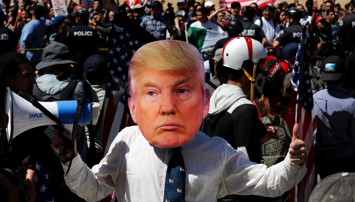 A poco menos de cuatro meses en el poder, el presidente Donald Trump enfrenta una tormenta política sin precendentes en los últimos años. Foto: EFE.