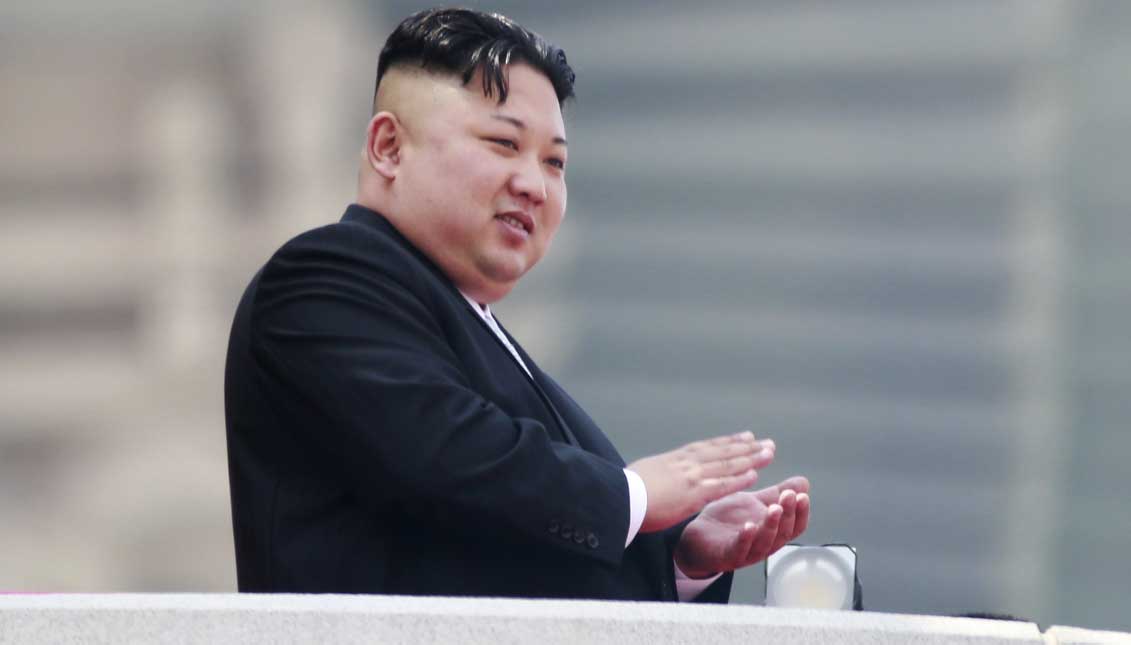 Kim Jong Un es un hombre joven pero ha sido altamente efectivo preservando su autoridad. Ha asegurado el apoyo de los militares y ha rechazado o matado a cualquiera que amenazó su control en el poder; incluyendo su tío y supuestamente, su medio hermano. EFE
