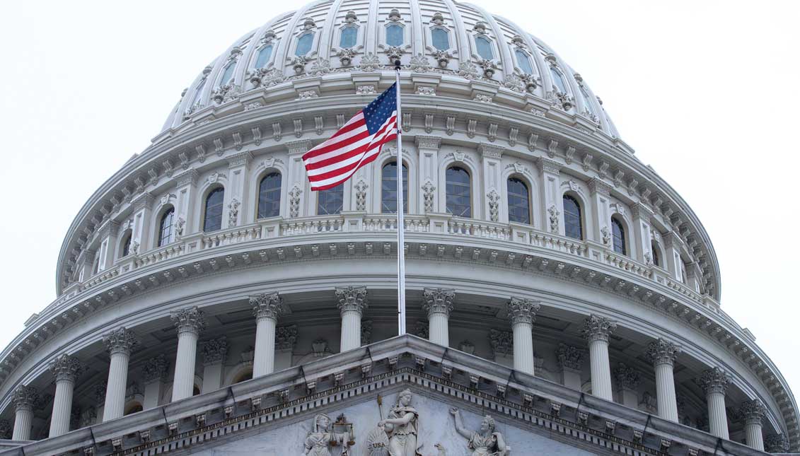 Este año se han presentado cuatro proyectos de ley para ampliar los beneficios de DACA. La semana pasada los representantes a la Cámara demócratas Luis Gutiérrez y Rubén Kihuen presentaron el más reciente proyecto, llamado American Hope Act, que cobijaría a menores de edad llegados antes del 31 de diciembre del año pasado. Archivo AL DÍA News
 
